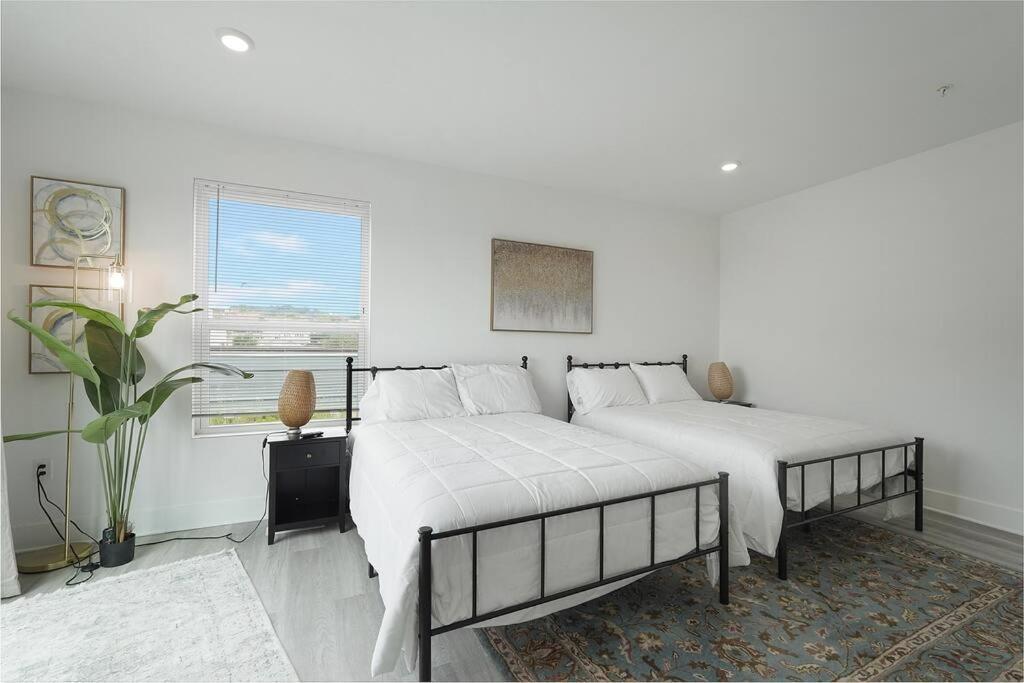 Enjoy City Skyline Views From Private Roofdeck! Washington Exterior photo